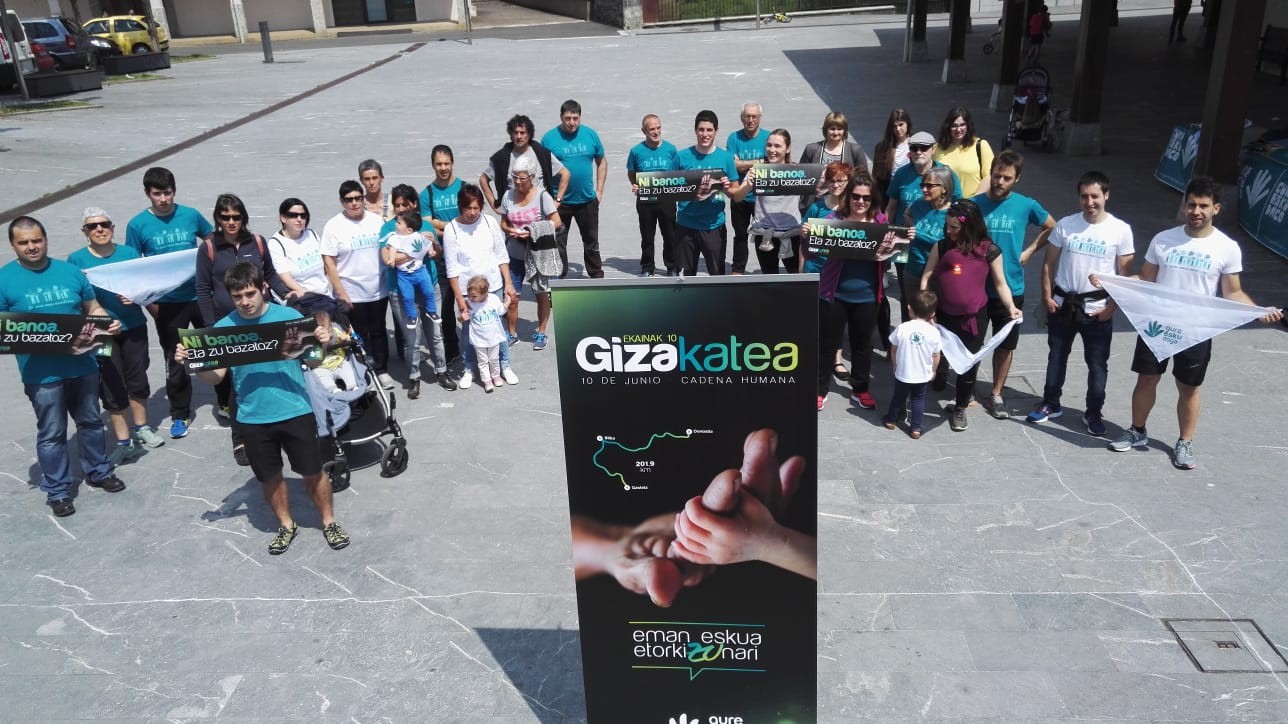 Ikaztegietatik bultzada ekainaren 10eko giza kateari