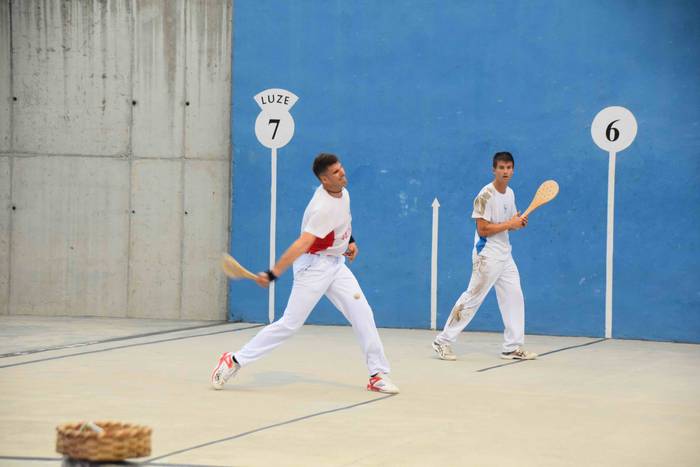 Txapelak jantzi dituzte 52.  24 1627714821375