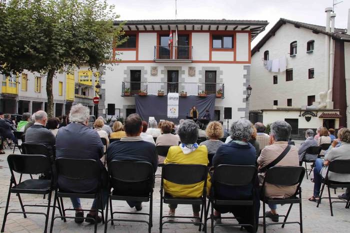 Aulki hutsak ekitaldia Irura 1 1632920805268