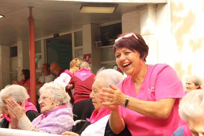 Kalean gora eta behera, kuad 25 1564506801645