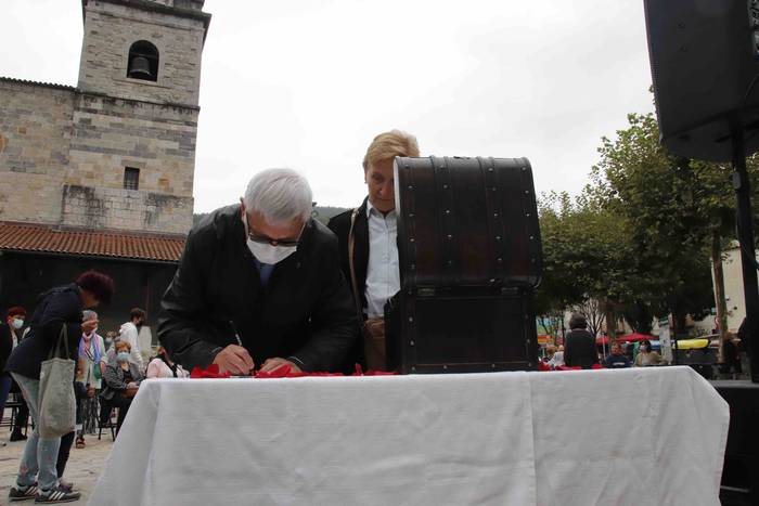 Aulki hutsak ekitaldia Irura 39 1632920823088