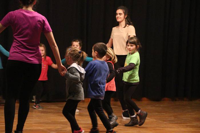Sutarri haurren dantza taile 6 1521831058889