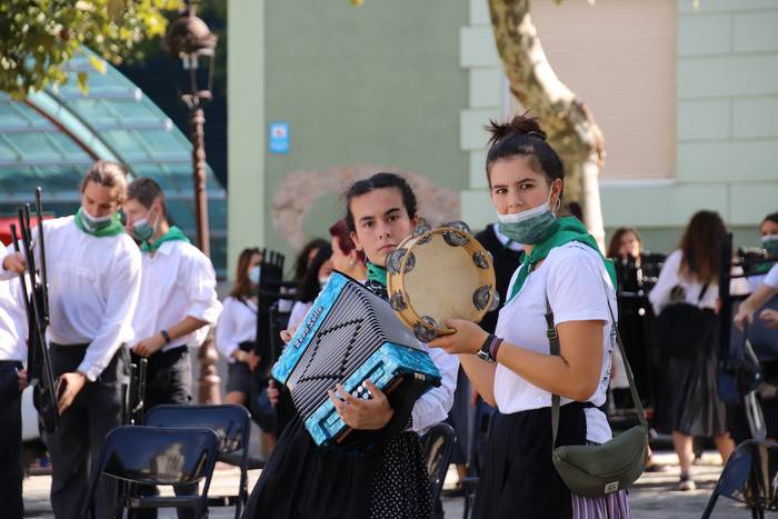 Berriro ere elkarri eskutik  1 1632576975577