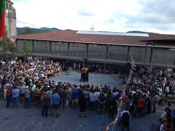 Dantza eta bertsotan igaro d 7 1565942048700