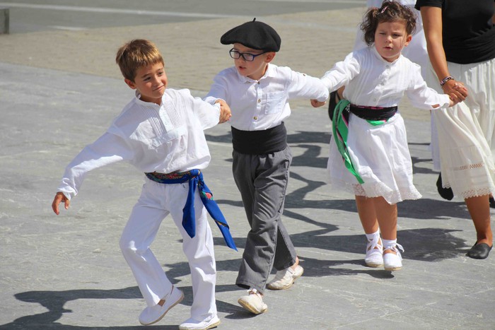 Emakumeak Adunako Axeri-dantzan, lehen aldiz - 31