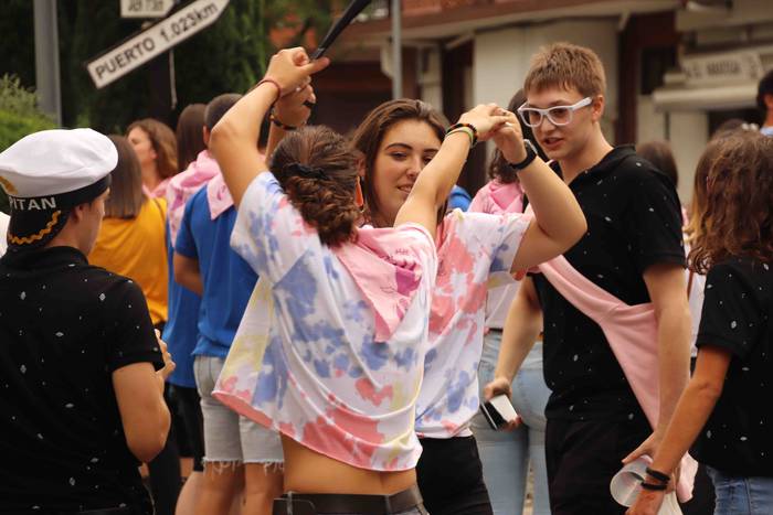 Kalean gora eta behera, kuad 3 1564506785725