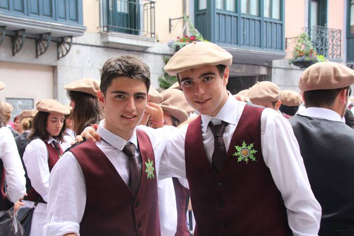 Santuek eta dantzariek poztu 75 1498312589148