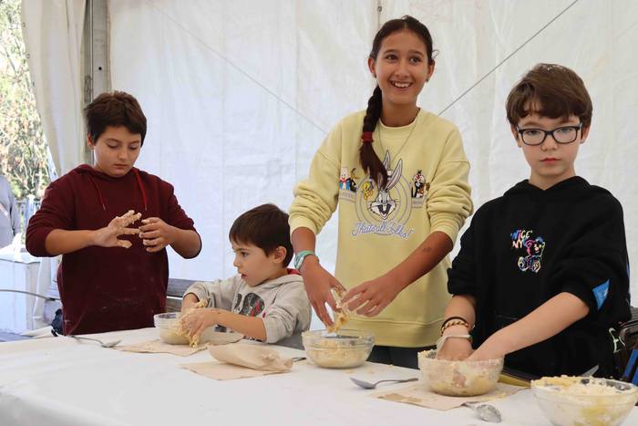 Eskuak zikinduz aritu dira s 6 1665306826905