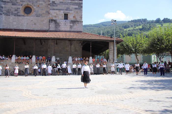 Berriro ere elkarri eskutik  18 1632576977661