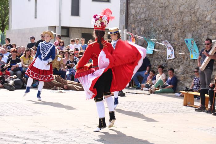 Dantza, kantua eta antzerkia 70 1494235882043