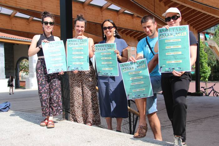 Anoetako jaiei auzolanean ekarpena egin diete eragileek