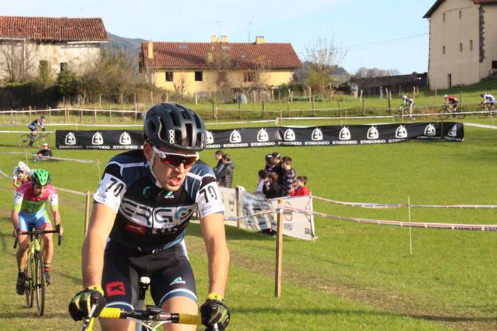 ASTEASUKO ZIKLO KROSA 2016 40 1481215205337