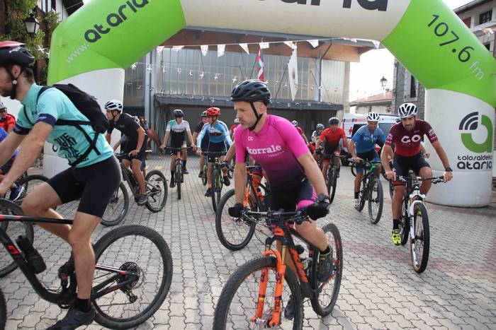 Mendi bizikleta lasterketare 25 1660377598971