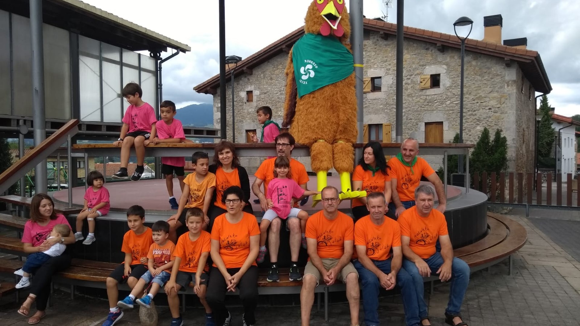 Kukurrukuk azken eguna igaro du Adunan