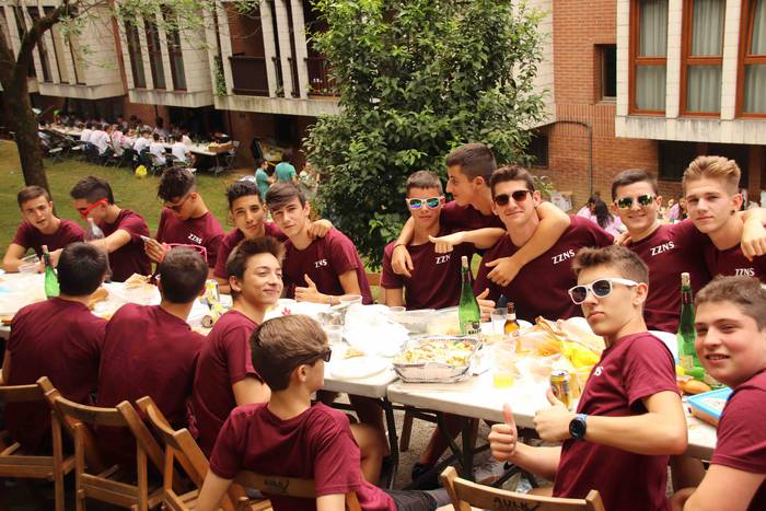 Kuadrillan bazkaltzea bezala 19 1564494465608