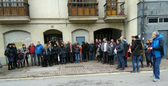 Bilboko manifestaziora joateko prest, Alegialdea