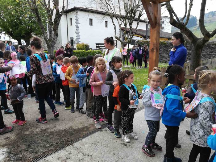 Korrika Txikia egin dute Ika 14 1555079782341