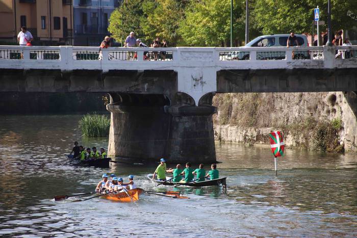 Arraunean, elkartasunez 28 1568470858364