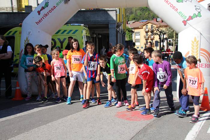 Haur, gazte eta heldu krosea 53 1491742103461