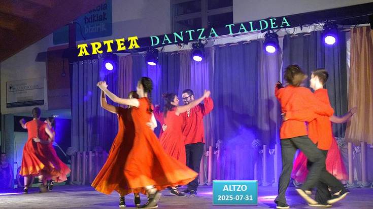 'Artea' dantza taldearen emanaldia (Altzo, 2025-07-31) (1,00'28'')