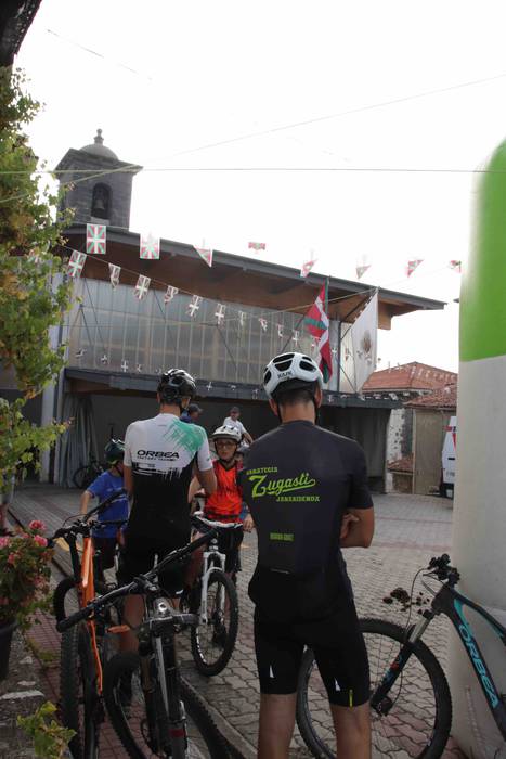 Mendi bizikleta lasterketare 4 1660377588662