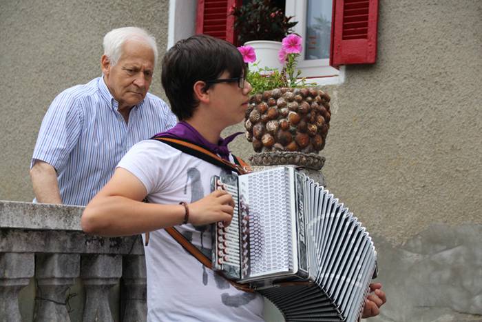 Mezaren osteko dantza 7 1472383659403