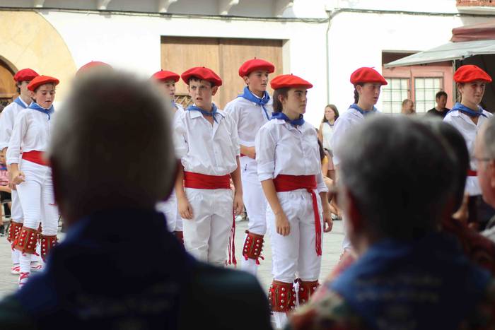 Dantza sokara batu dira emak 32 1660153180819