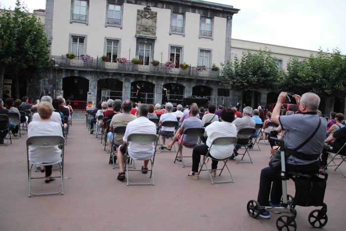 "Remirengatik" 8 1596275121458