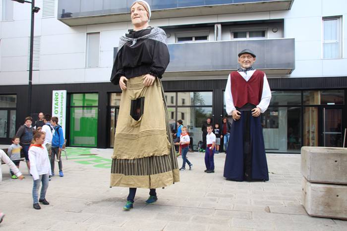 Erraldoiak, buruhandiak eta  1 1505067752044