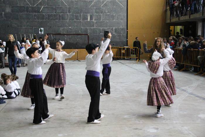 Dantzari txiki eguna anoetan 5 1463914939997