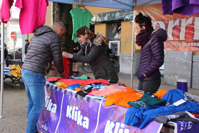 Materiala saltzen aritu dira 3 1549718762943