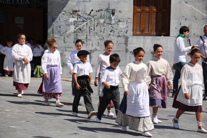 Axeriak dantzan Adunan 28 1471260841452