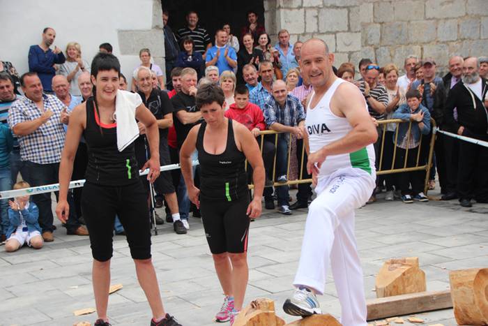 Abaltzisketa San Joan festak aizkora 25 1466947534574