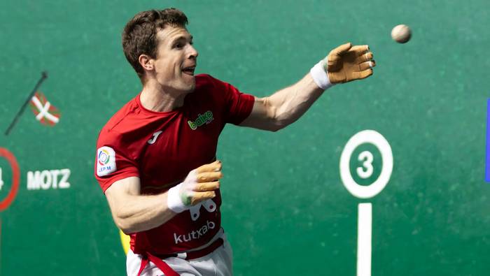 Iñaki Artolak haustura du atzamarrean