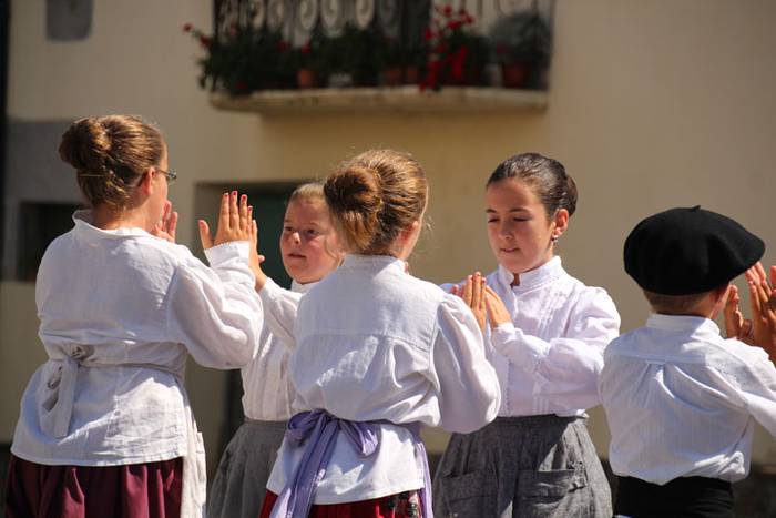 Axeriak dantzan Adunan 33 1471260876397