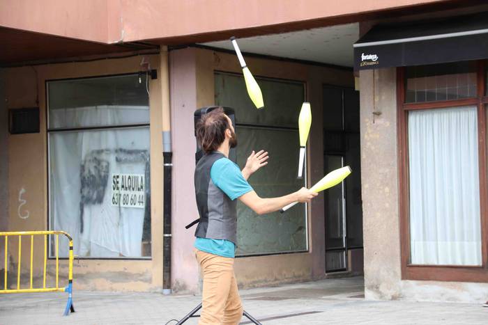 Malabareak eta akrobaziak na 24 1562507119991