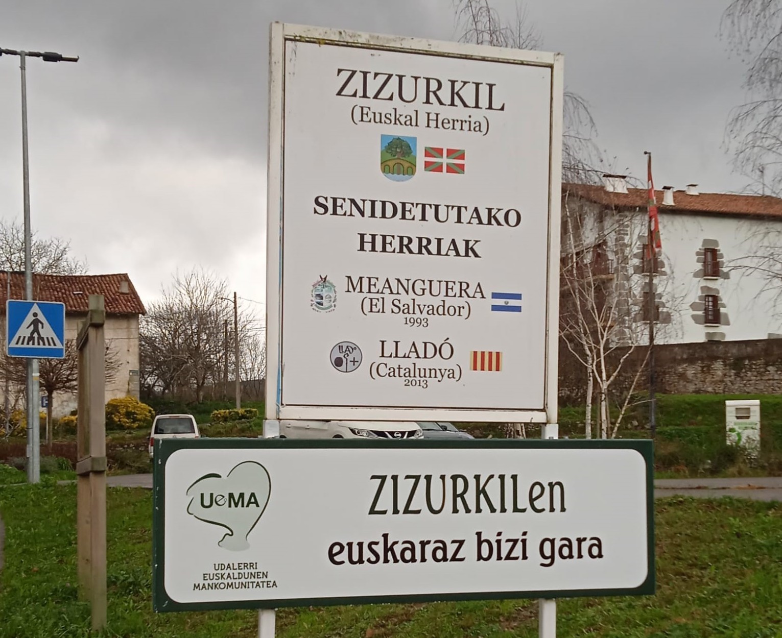 Euskara ika-mika politikorako erabiltzea guztiz salagarria da