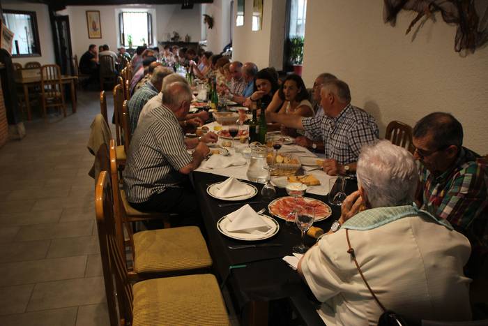 Abaetxe bete egin da lehen eguneko bazkarian 2 1473347787152