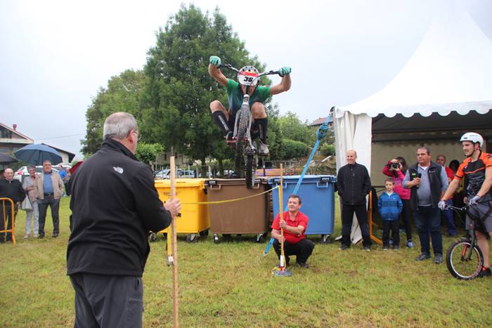 Erakustaldi batekin hasi dir 43 1496515185731