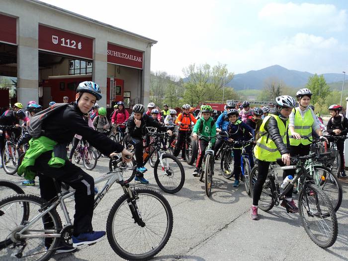 Flemingo ikasleak bizikletaz 4 1491496319182