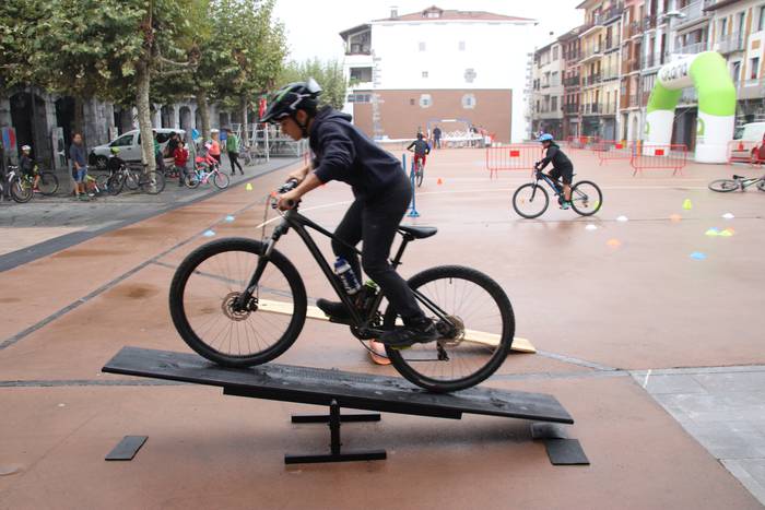 200 txirrindulari inguru, Ir 4 1570293778087