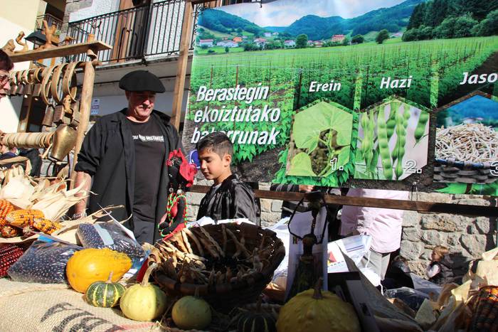 Azoka eguna ospatu dute Bera 34 1541345892267