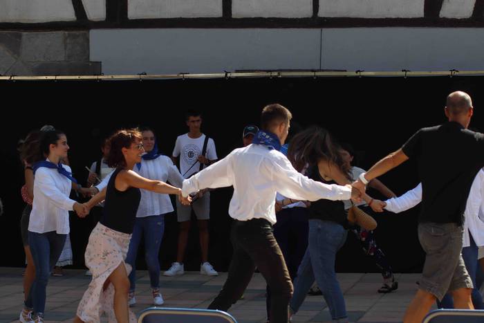 Dantzan igaro dute goiza Liz 22 1630841475827