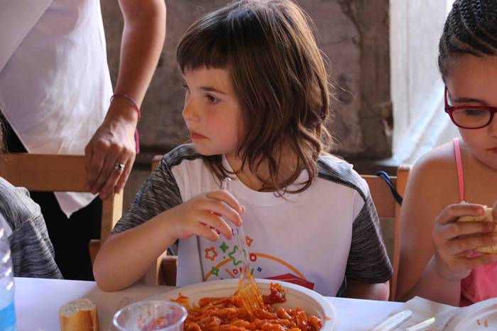 Tripa beteta, dantzan pasa d 15 1563205320917