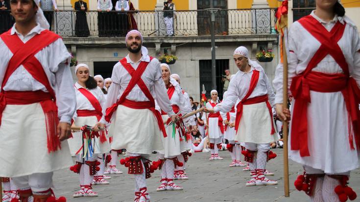 Genero-bereizketarik gabeko bordon-dantza, lehen aldiz