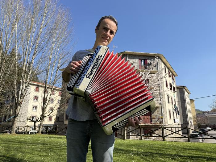 «Niretzat dena izan da akordeoia; ogibidea eman dit eta disfrutatzeko aukera»