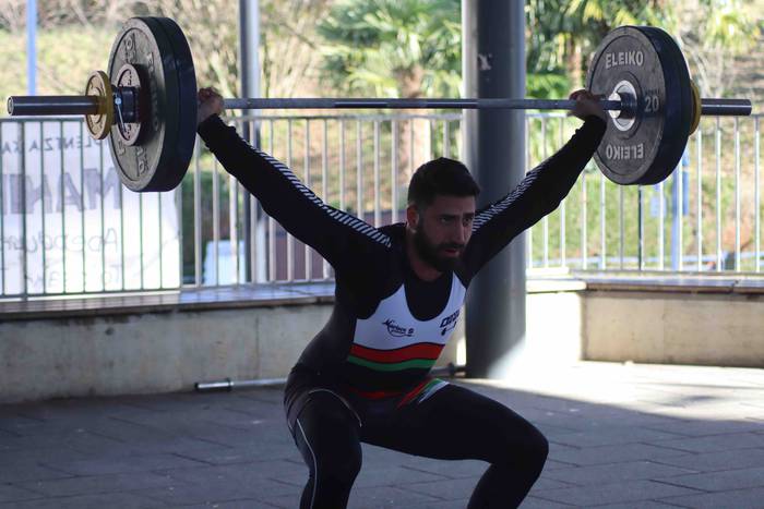 Halterofilia txapelketarekin 48 1639920683834