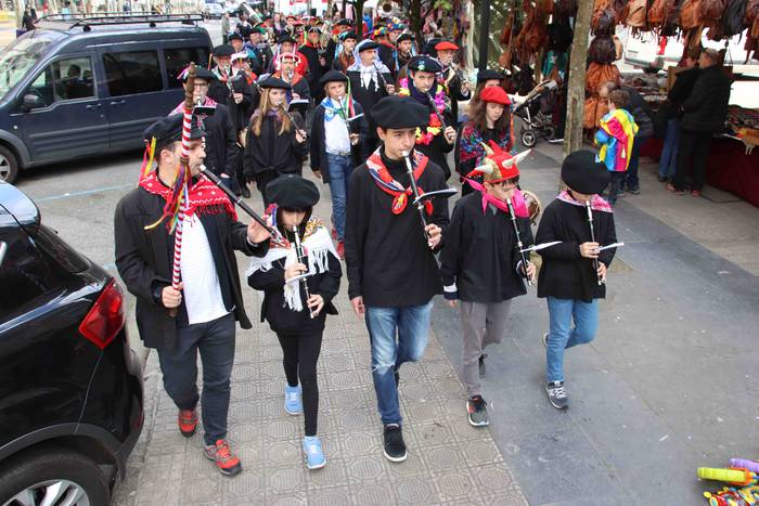 Ozen entzun dira txistularie 81 1551449225549