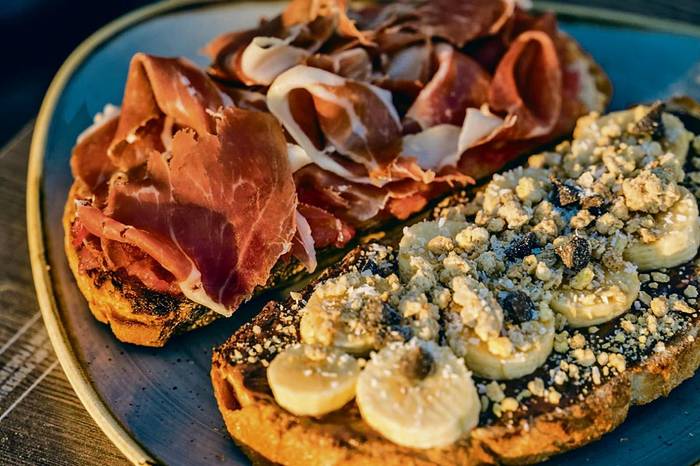 Tostada eta 'bowl' bereziak, leku lasai batean