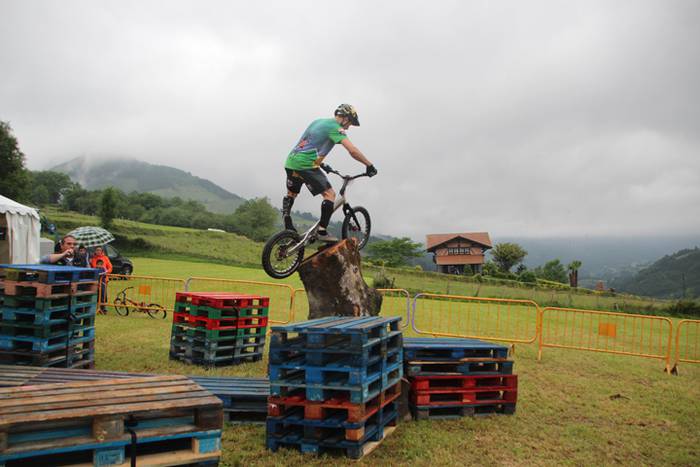 Erakustaldi batekin hasi dir 35 1496515138222